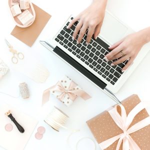 blush-pink-holiday-blogging-tips